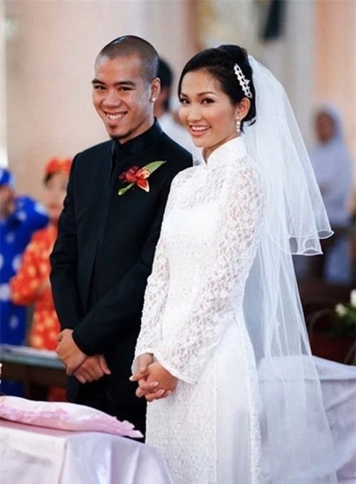 Kim Hiền và chồng cũ trong đám cưới năm 2010.