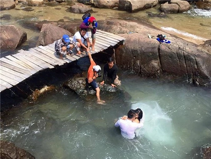 Cười bể bụng với hậu trường cực độc tạo ra những bức ảnh cưới “triệu like” - 10