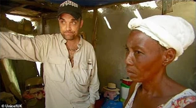 Robbie Williams tại Haiti năm 2010.