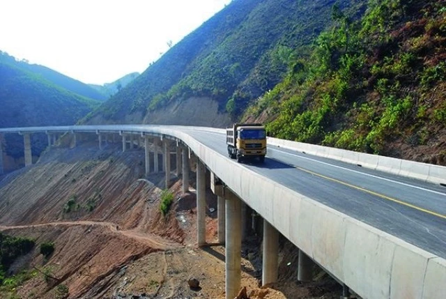 Thái Nguyên có hệ thống giao thông đồng bộ và thông suốt với rất nhiều trục giao thông lớn kết nối với các tỉnh thành. (1)