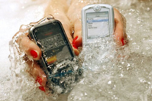 Vì sao điện thoại không chống nước chắc chắn sẽ 'ế hàng' ở Nhật Bản?