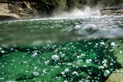 Khám phá dòng sông nóng nhất thế giới, có khúc tới 100 độ C