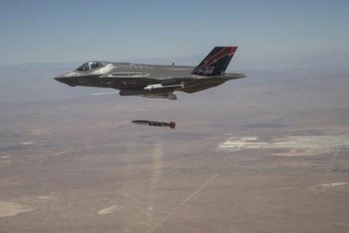 Mỹ công bố ảnh F-35 thử bom hạt nhân B61-12