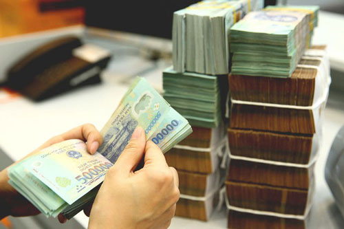 Vì sao lãi suất tiền gửi giảm mạnh?