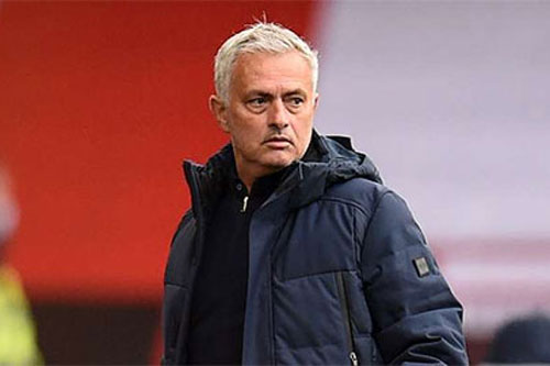 HLV Mourinho lại nói xấu trọng tài sau trận Tottenham thua đau Sheffield United