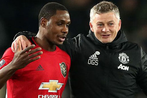 Ighalo tỏa sáng với vai trò của một 'sát thủ mặt cười'