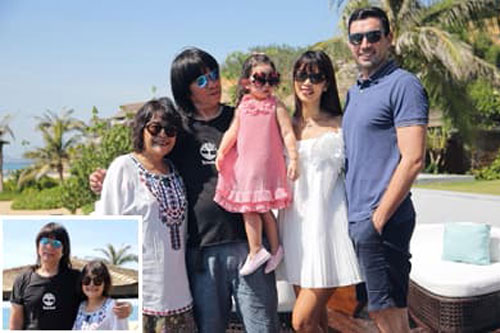 Dù ly hôn, bố mẹ Hà Anh vẫn vui vẻ như hai người bạn khi đi du lịch cùng các con