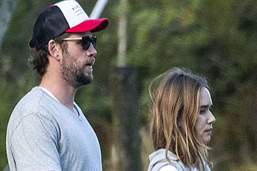 Liam Hemsworth đưa bạn gái gặp gỡ gia đình