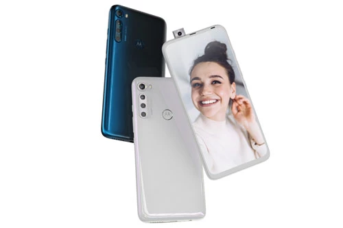 Motorola One Fusion Plus có 2 màu Moonlight White và Twilight Blue. Máy có giá bán 19.999 Rupee (tương đương 6,14 triệu đồng) tại Ấn Độ.