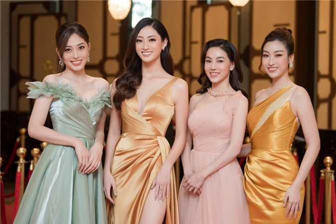 Sự kiện còn có sự tham gia của bà Kim Dung (váy hồng) - phó trưởng ban Hoa hậu Việt Nam 2020.