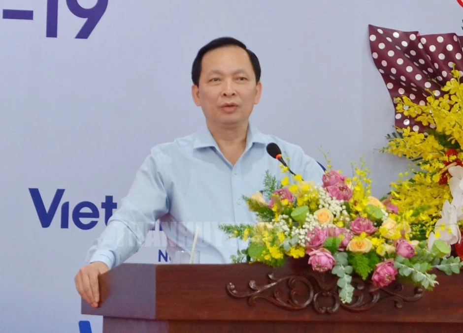 Ông Hoàng Minh Tú