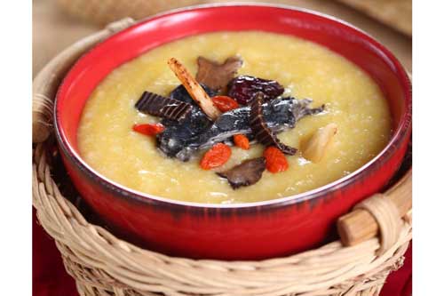 Cách nấu món cháo gà ác hầm hạt sen với thuốc bắc trị chứng mất ngủ và ốm nghén của mẹ bầu