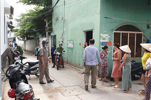 Vợ tự phóng hỏa đốt nhà do ghen tuông, chồng cháy như bó đuốc, con gái bị bỏng nặng