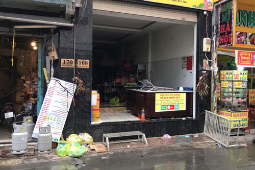 Giải cứu kịp thời 7 người mắc kẹt trong 'biển lửa' tại TP.HCM