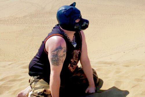 Kỳ lạ người đàn ông muốn sống như một chú chó