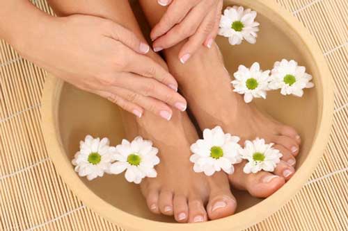 Ông cha ta vẫn dạy: “Giàu có thì uống thuốc bổ, nghèo khó thì ngâm chân” vì lý do tuyệt diệu này