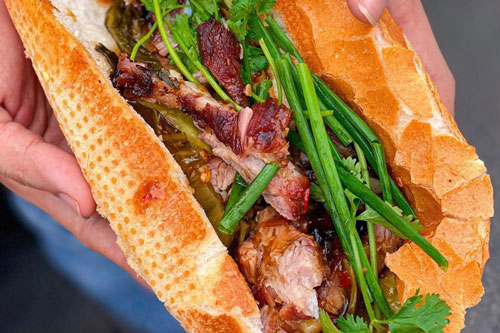 Bánh mì sườn sụn và loạt món ngon đổi vị ngày hè ở TP.HCM
