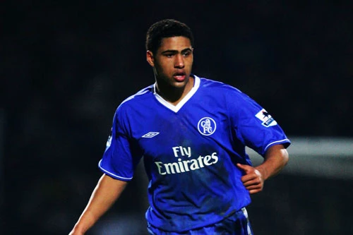 Hậu vệ phải: Glen Johnson (Chelsea bán cho Portsmouth, 2007).