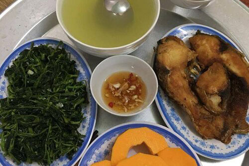 Chỉ với 40 nghìn đồng, bé gái 11 tuổi trổ tài vào bếp khiến các mẹ 'há hốc miệng' vì thành quả bất ngờ