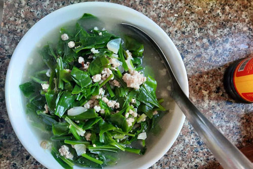 Loại cây dại tưởng không ăn được, đem nấu canh lại rất ngon