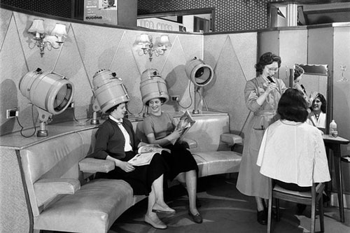 Có thể bạn không tin, nhưng đây là cách người ta làm tóc từ nửa thế kỷ trước