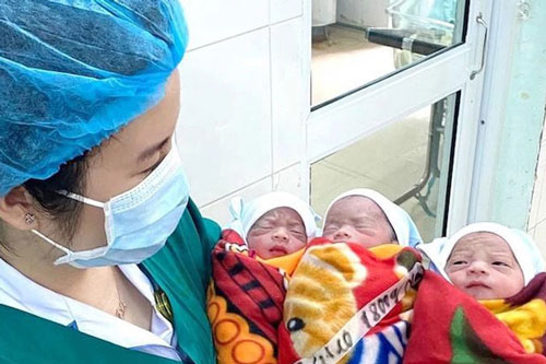Ca sinh 3 cùng trứng hiếm gặp: Người mẹ phải đối mặt với những rủi ro nào?