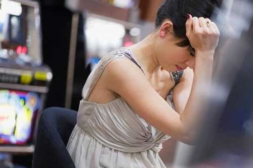 Chồng tâm sự với bồ: “Vợ có bầu, thằng nào cũng ngoại tình hết thôi” thì lập tức cô bồ đòi chia tay luôn