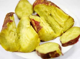 Muốn luộc khoai 'bở tung', thơm ngon gấp 3 lần chỉ cần cho thêm 1 thứ này, đảm bảo ai ăn cũng 'nghiện'