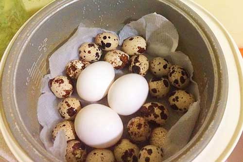 Muốn luộc trứng không cần nước vẫn thơm ngon chỉ cần bỏ thêm 1 thứ này vào nồi