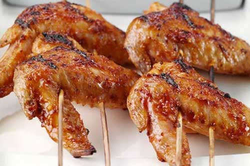 Cuối tuần mẹ làm cánh gà nướng sả ớt thơm nức cả nhà ai cũng mê