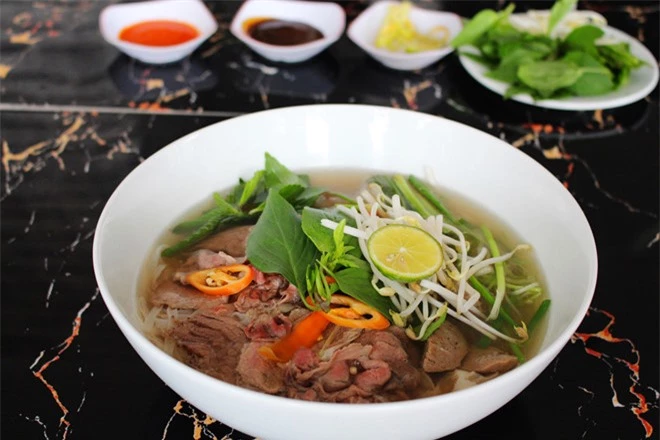 Món phở bò ngon cả nhà mê tít