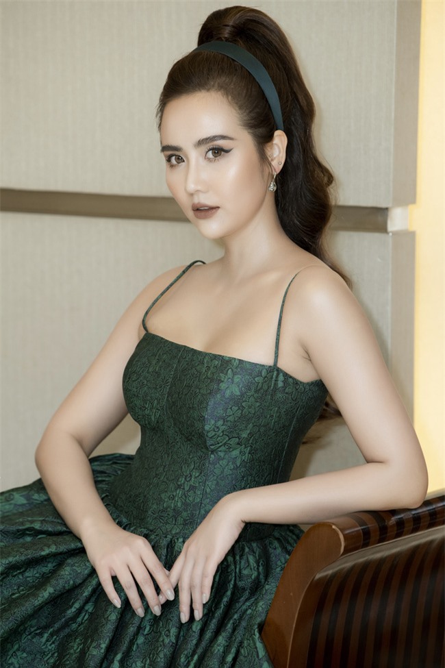 Dàn sao đến chúc mừng Huyền Lizzie lên chức CEO, Thanh Sơn gây chú ý khi tình tứ với ai kia không phải Quỳnh Kool? - Ảnh 2. Dàn sao đến chúc mừng Huyền Lizzie lên chức CEO, Thanh Sơn gây chú ý khi tình tứ với ai kia không phải Quỳnh Kool? - Ảnh 2.
