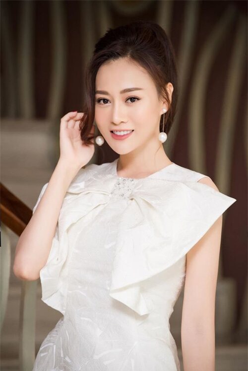 Dàn sao đến chúc mừng Huyền Lizzie lên chức CEO, Thanh Sơn gây chú ý khi tình tứ với ai kia không phải Quỳnh Kool? - Ảnh 3. Dàn sao đến chúc mừng Huyền Lizzie lên chức CEO, Thanh Sơn gây chú ý khi tình tứ với ai kia không phải Quỳnh Kool? - Ảnh 3.