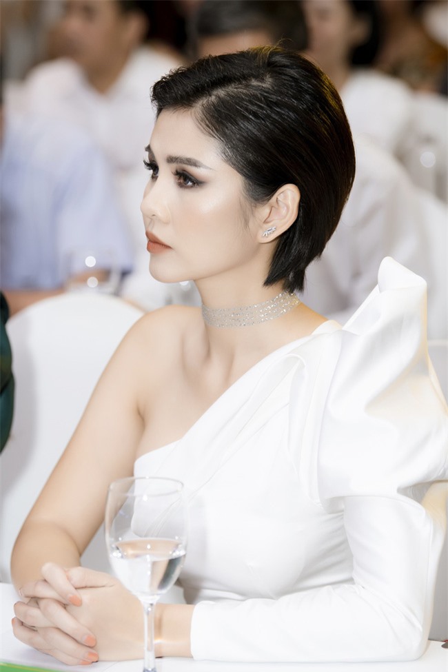 Dàn sao đến chúc mừng Huyền Lizzie lên chức CEO, Thanh Sơn gây chú ý khi tình tứ với ai kia không phải Quỳnh Kool? - Ảnh 4. Dàn sao đến chúc mừng Huyền Lizzie lên chức CEO, Thanh Sơn gây chú ý khi tình tứ với ai kia không phải Quỳnh Kool? - Ảnh 4.