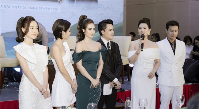 Dàn sao đến chúc mừng Huyền Lizzie lên chức CEO, Thanh Sơn gây chú ý khi tình tứ với ai kia không phải Quỳnh Kool? - Ảnh 6. Dàn sao đến chúc mừng Huyền Lizzie lên chức CEO, Thanh Sơn gây chú ý khi tình tứ với ai kia không phải Quỳnh Kool? - Ảnh 6.