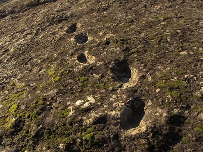 Những dấu chân hóa thạch trên núi lửa Roccamonfina mang nhiều ý nghĩa với giới khảo cổ. Ảnh: Beyondscience.