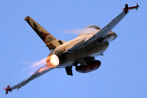 Phòng không Nga bất lực nhìn Israel hủy diệt lô xe tăng T-90 vừa giao cho Syria