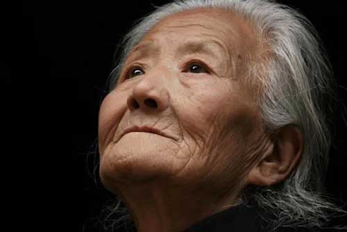 Cha mẹ nguyện cả đời nằm đất, cho con ngủ giường chăn ấm nệm êm