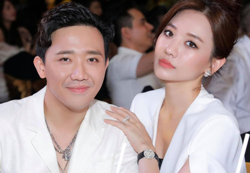 Cách Trấn Thành "đáp trả" tranh cãi thể hiện tình cảm: Không ngại hôn môi Hari Won đầy ngọt ngào giữa sự kiện