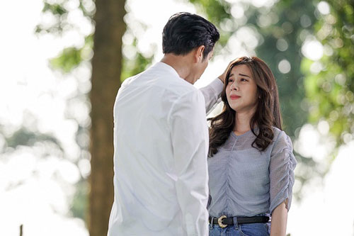 Chồng muốn ly hôn vì tìm được "tình yêu đích thực", em chồng mỉm cười gọi 2 cuộc điện thoại đủ khiến anh lập tức quỵ lụy đón vợ về