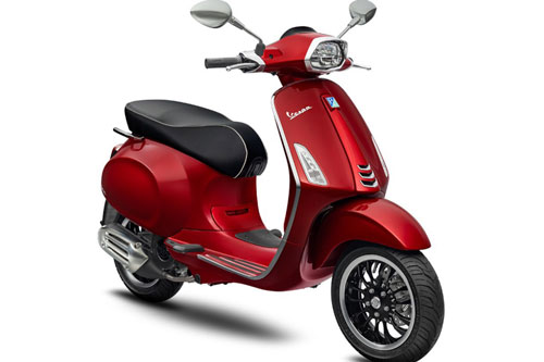 XE HOT (5/7): Bảng giá xe Vespa tháng 7, Toyota Corolla Cross sắp cập bến thị trường Việt