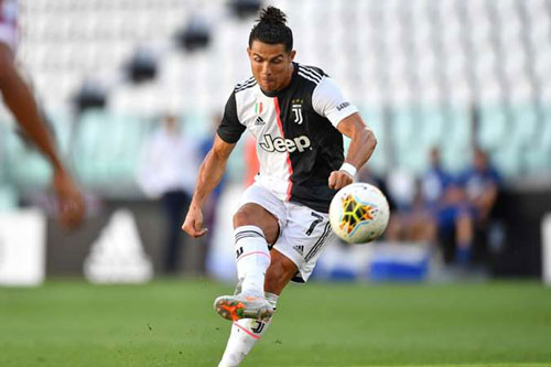 Ronaldo nói gì khi sút phạt thành bàn sau 42 lần 'hỏng ăn'?