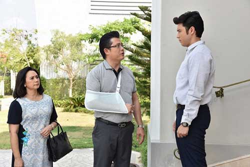 Bố vợ lên chơi hỏi vay 5 triệu, chồng trừng mắt khinh rẻ, ông đặt sổ tiết kiệm xuống bàn bảo: 'Tôi chỉ thử xem ai xứng đáng nhận gia tài này thôi'