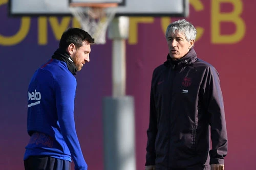 Messi và HLV Setien.