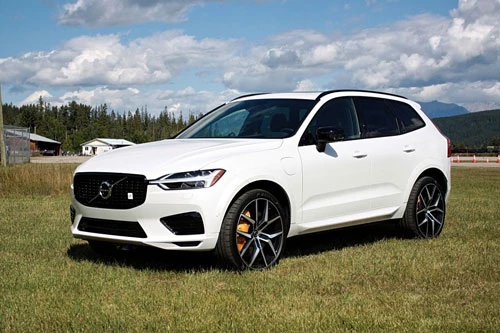 1. Volvo XC60 T8.