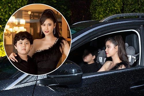Trương Quỳnh Anh chở con đi xem thời trang