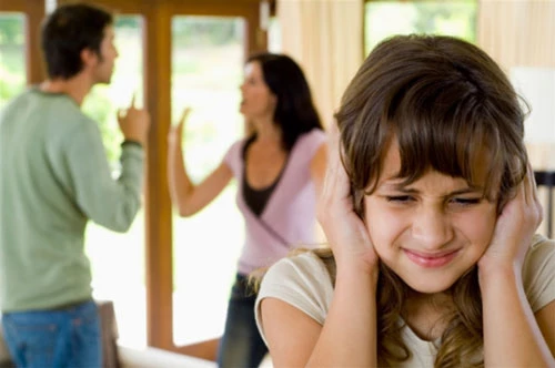 5 thói quen cực xấu của cha mẹ khiến con học theo rất nhanh