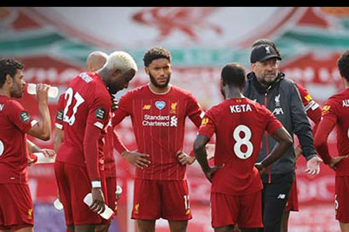 Lộ dấu hiệu Liverpool "ngủ quên" trên vinh quang