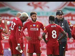 Lộ dấu hiệu Liverpool "ngủ quên" trên vinh quang