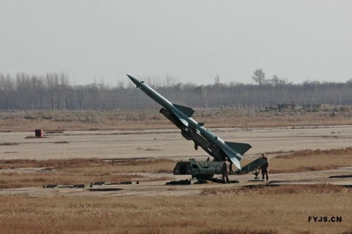 Iran đã đưa tên lửa phòng không S-75 Dvina tới biên giới Azerbaijan. Ảnh: FYJS.cn.